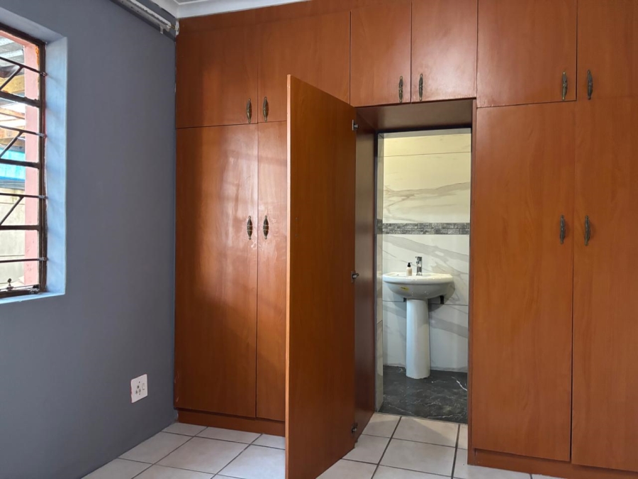 5 Bedroom Property for Sale in Electric City Western Cape